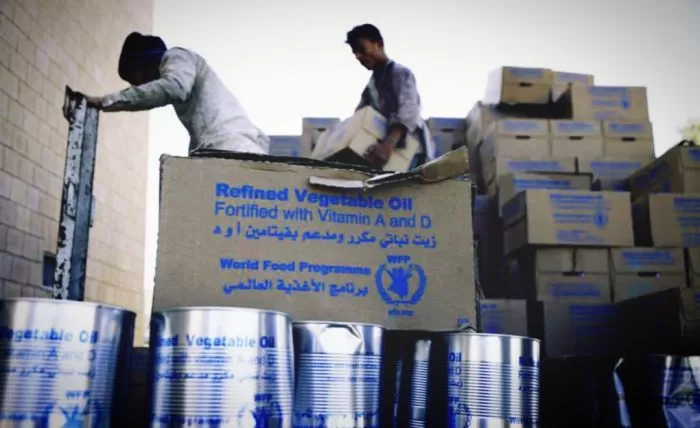 برنامج أممي يوقف المساعدات إلى مناطق الحوثيين بعد نهب مستودع بصعدة