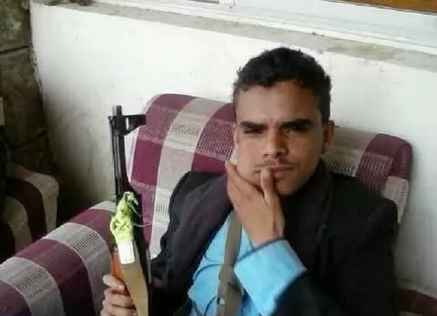 شاب يقتل شقيقه ويصيب آخر بعد عودته من دورة حوثية في حجة