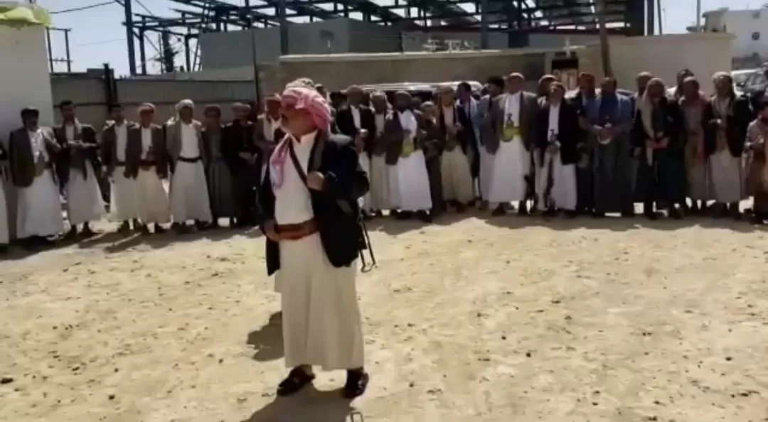الحوثيون يختطفون شيخ قبلي بارز بعد انتقاده لانتهاكات الجماعة في عمران
