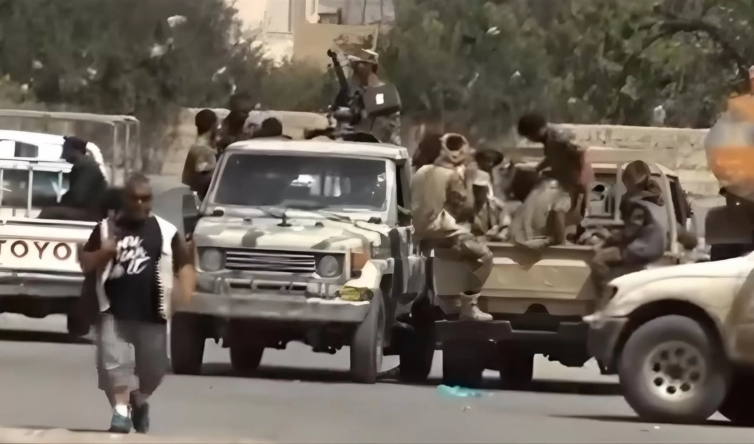 الحوثيون يقتحمون إدارة أمن جبلة ويعتدون على قضاة رفضوا وقف حكم ضد نافذين