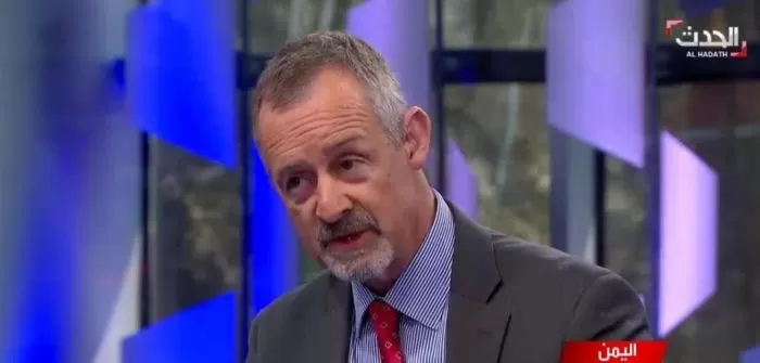 سفير بريطاني سابق يتهم منظمات إنسانية بالضغط لتخفيف الانتقادات الموجهة للحوثيين