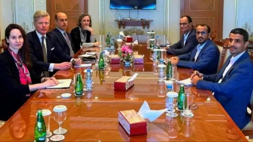 غروندبرغ يجدد مطالبة الحوثيين بالإفراج الفوري عن موظفي المنظمات المحتجزين