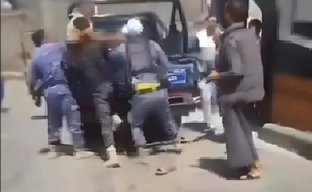 اعتداء حوثي على عامل في إب بسبب دفاعه عن مواطن رفض دفع جبايات