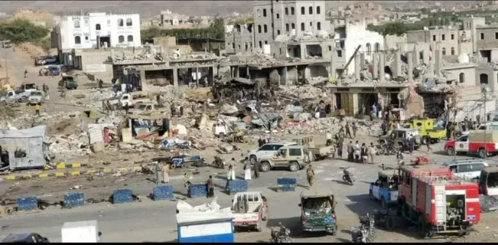 الحوثيون يدفنون ضحايا انفجار "صرف" سرًا ويمنعون ذويهم من إقامة العزاء