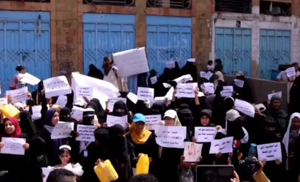 تصاعد الاحتجاجات النسائية في تعز وعدن بسبب تدهور الخدمات