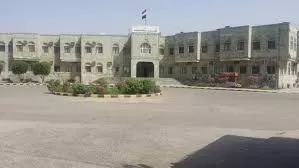 وفاة موظف تهامي بعد إقصائه تعسفيًا من كهرباء الحديدة