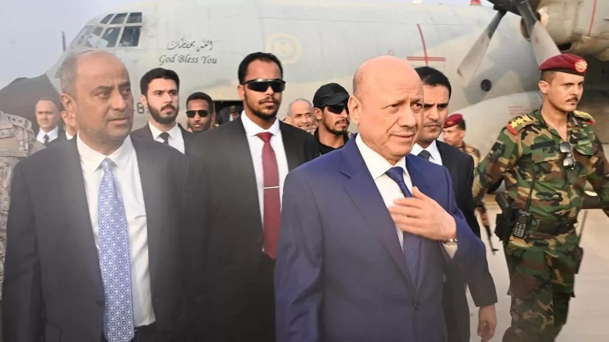 الرئيس العليمي يعود إلى عدن بعد جولة خارجية شملت روسيا والعراق والسعودية