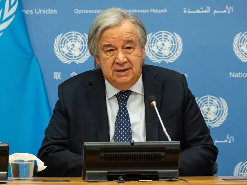 غوتيريش يطالب الحوثيين بالإفراج الفوري عن موظفي الأمم المتحدة بعد وفاة أحدهم