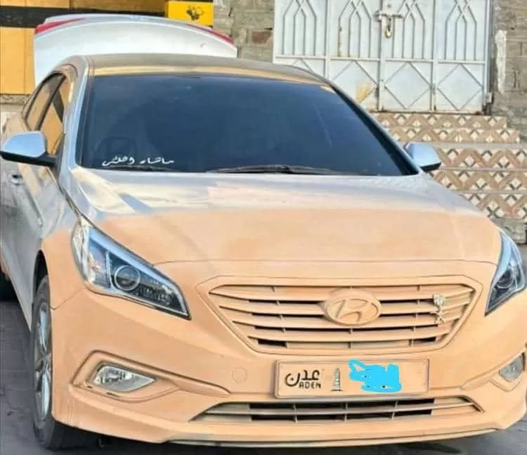 وفاة غامضة لأربعة شبّان داخل سيارة متوقفة في لحج