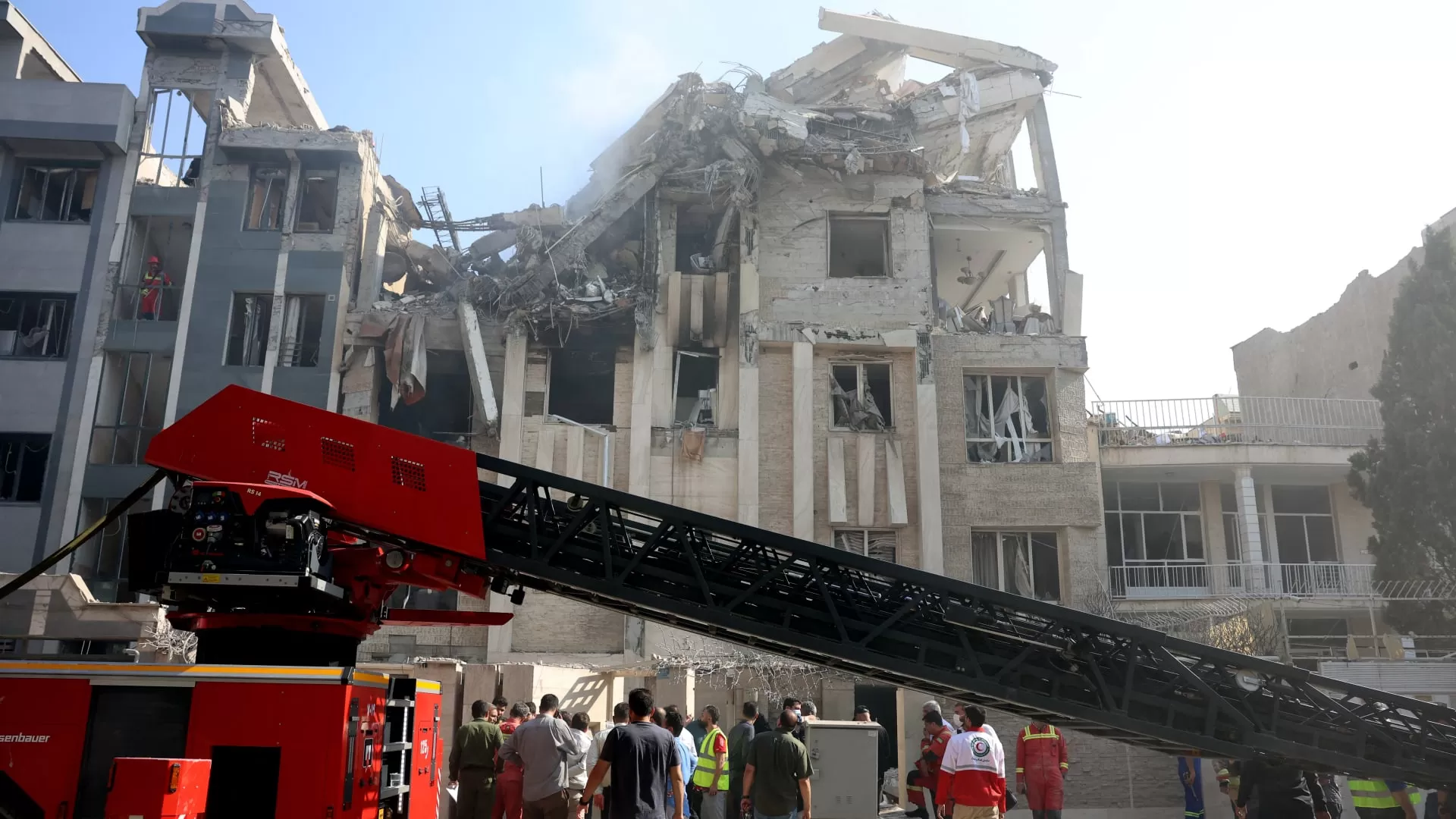 تصعيد عسكري خطير بين إيران وإسرائيل يُنذر بمواجهة إقليمية (تفاصيل)