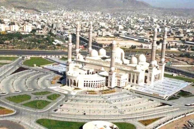 الحوثيون يستغلون مآذن المساجد في صنعاء لتحقيق مكاسب مالية