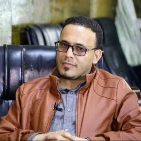 خبير اقتصادي: قرار الحوثيين ضد "الكريمي" ابتزاز سياسي ولن يؤثر على البنك