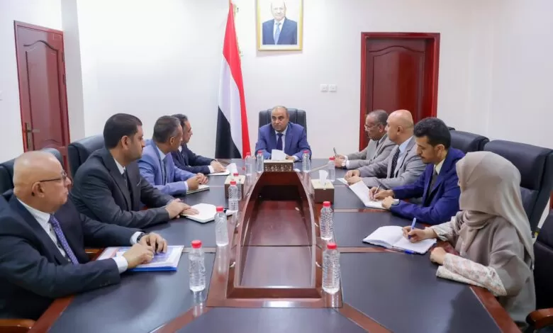توجيه حكومي بخطة عاجلة لتحديث الاتصالات في عدن والمناطق المحررة