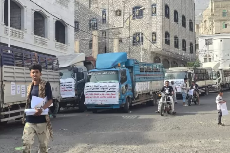 وكلاء الغاز في تعز يواصلون إضرابا مفتوحا احتجاجًا على احتجاز المقطورات في لحج