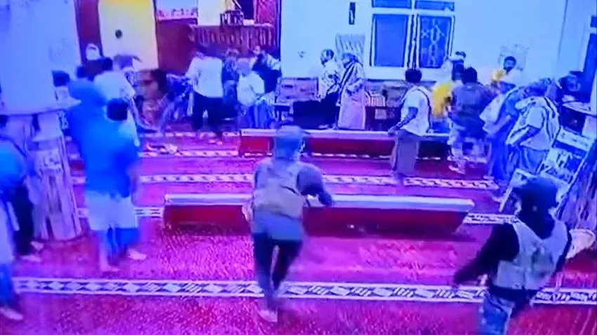 مسلحو الانتقالي يقتحمون مسجدًا في عدن ويختطفون إمامه