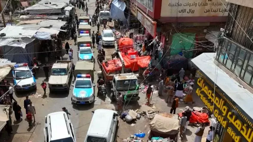 الحوثيون يشنّون حملات قمع في صنعاء تستهدف أرزاق الفقراء والتجار