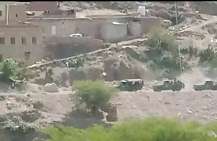 الحوثيون يحوّلون مدرسة إلى معتقل ميداني في ذمار وسط نزاع قبلي على بئر مياه