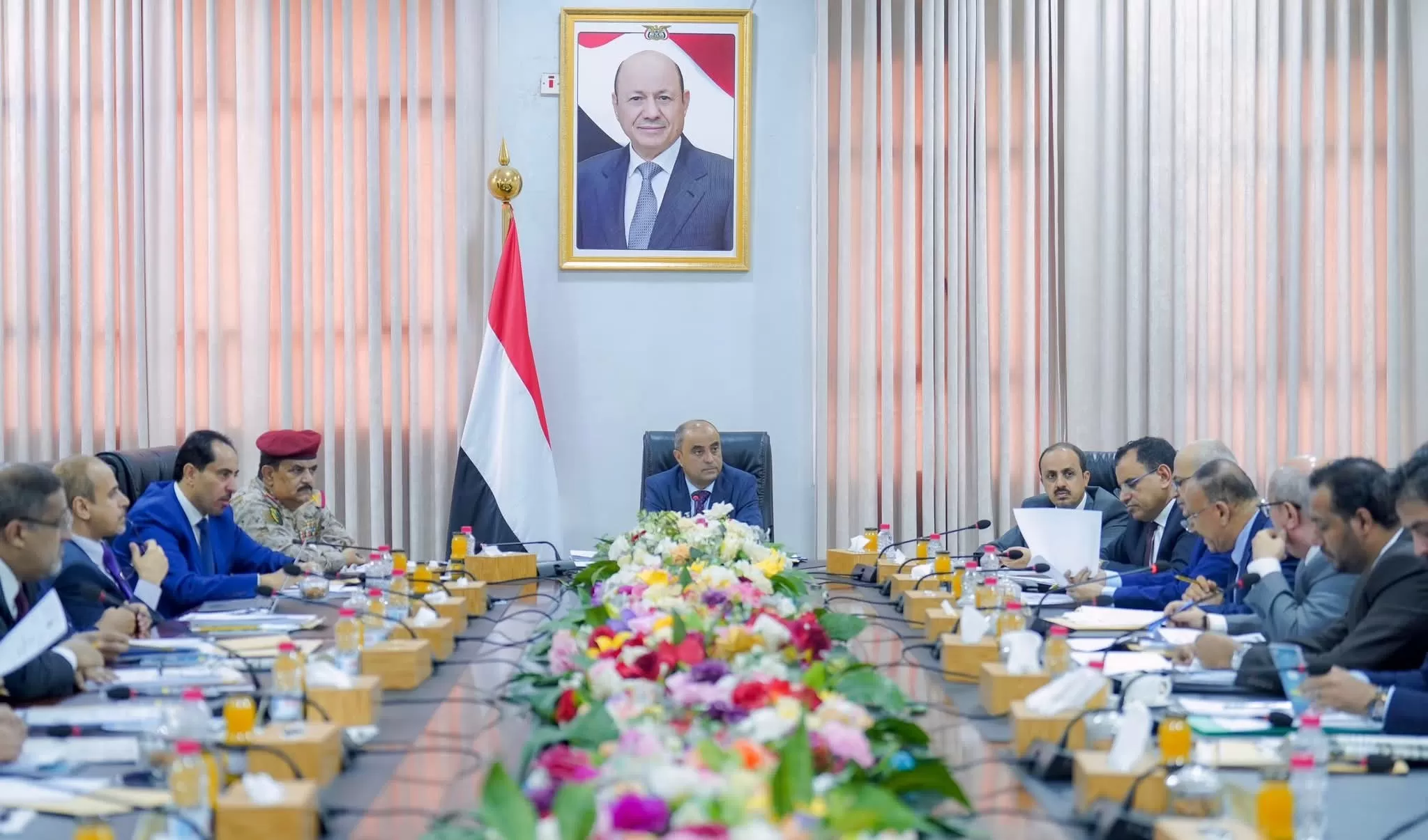 الحكومة تقر حزمة إجراءات لوقف تدهور العملة وتحسين الخدمات الأساسية