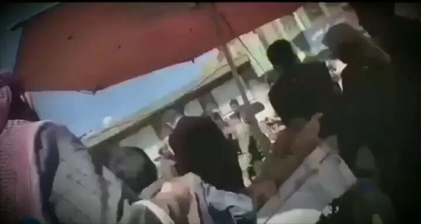 سحل بائع "بلس" في صنعاء على يد عناصر حوثية يثير موجة غضب واسعة