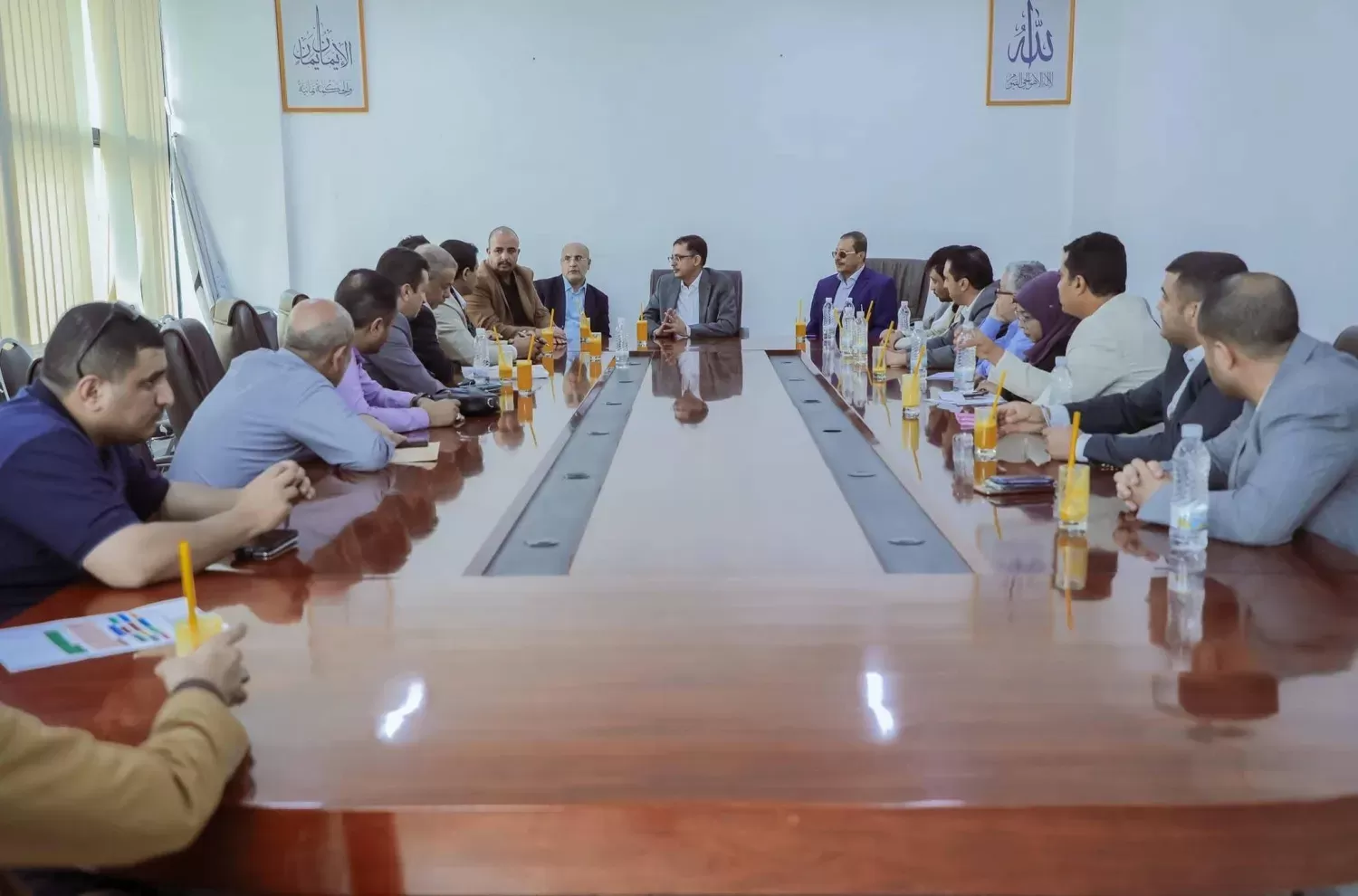 التجار يعلنون المواجهة ويرفضون قرارات الحوثيين الجمركية