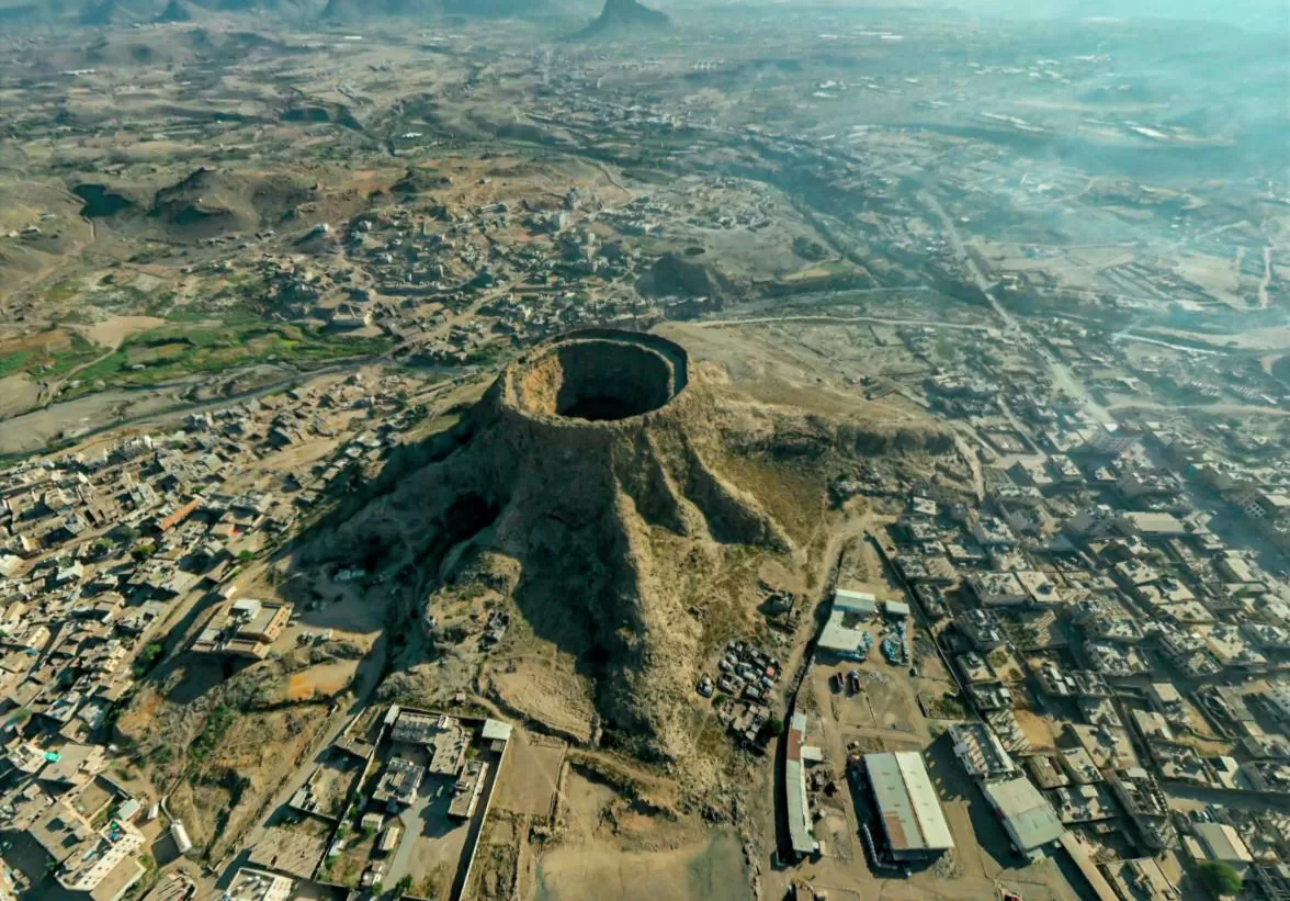 استحداثات حوثية تهدد معلم "حرضة دمت" السياحي في الضالع