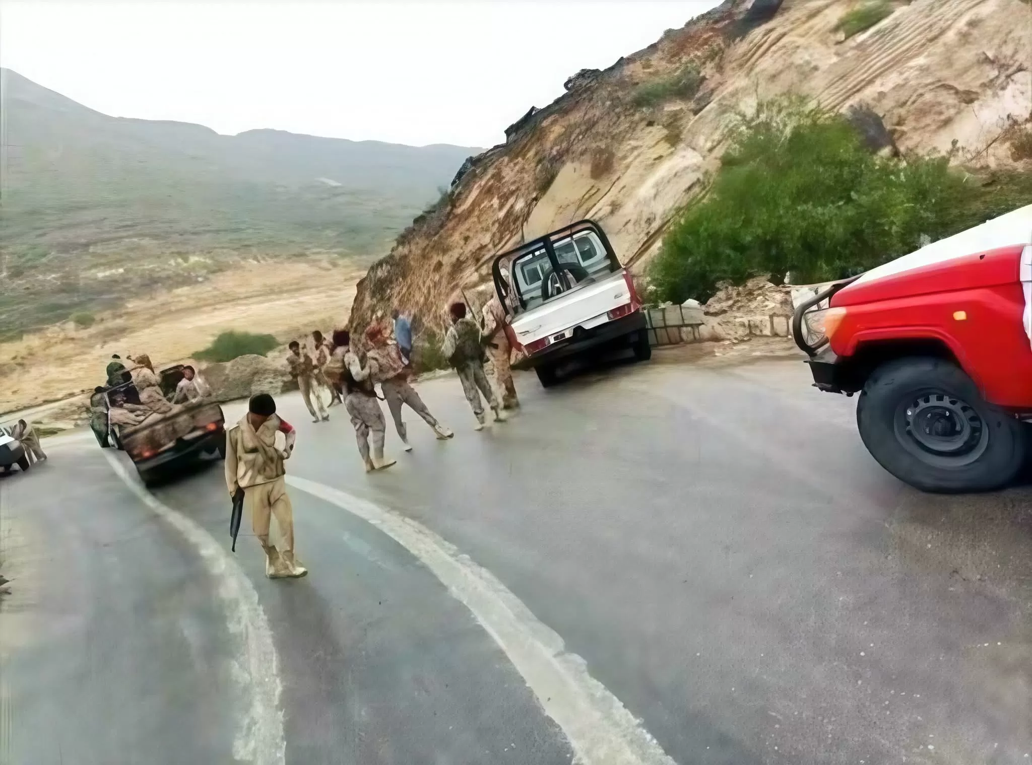 تصاعد التوتر في المهرة عقب اعتقال قيادي حوثي وإغلاق منفذ صرفيت (تفاصيل)