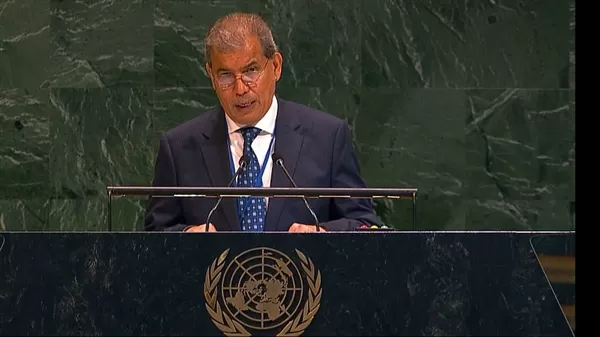 الحكومة اليمنية تحذر من تهديدات الحوثيين للأمن الإقليمي والدولي