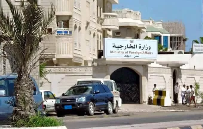 قرارات ارتجالية وأزمة مالية تنذر بتوقف البعثات الدبلوماسية اليمنية (تفاصيل)