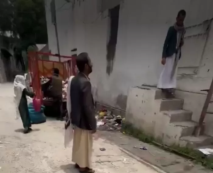 قيادي حوثي يطرد أسرة مغترب من شقة تابعة لمسجد في إب