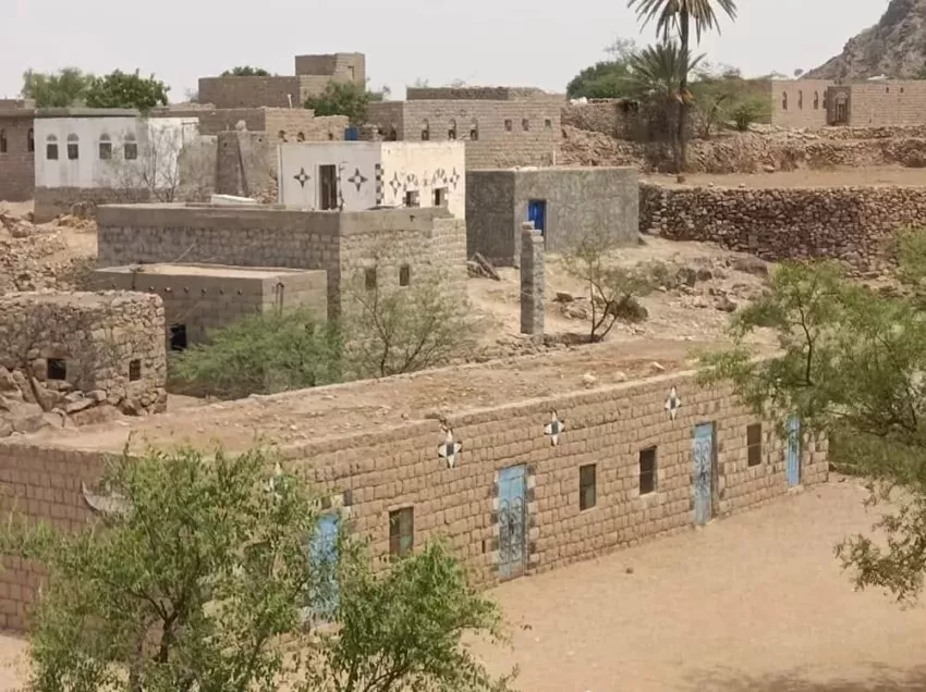 مقتل طفلة وإصابة شقيقها بقصف حوثي استهدف منطقة سكنية غرب تعز