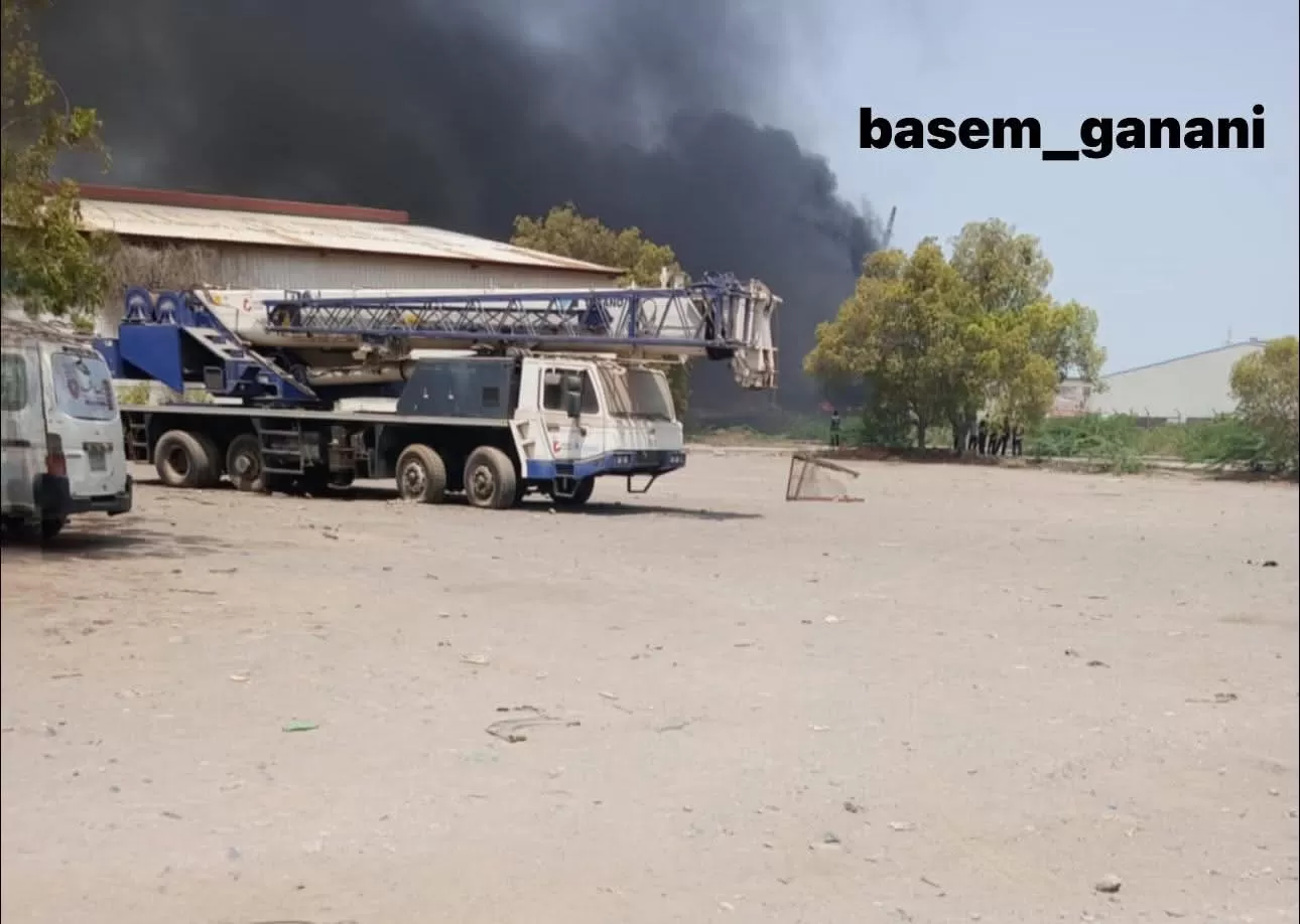 تصعيد إسرائيلي يستهدف ميناء الحديدة وتهوين حوثي من تأثير الضربة (تفاصيل)