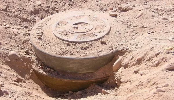 إصابة امرأة في الجوف بانفجار لغم من مخلفات الحوثيين