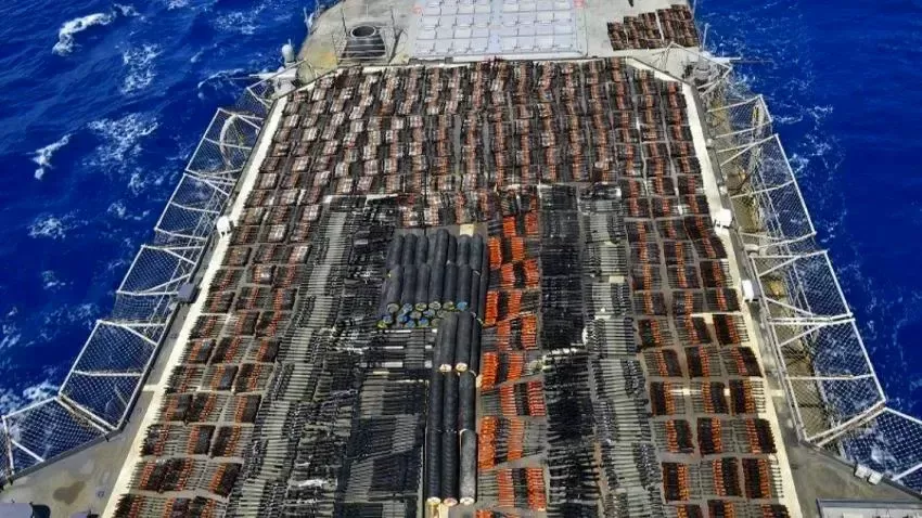 تحليل: الحوثيون يهرّبون أسلحة أمريكية عبر منصات مشفّرة رغم العقوبات