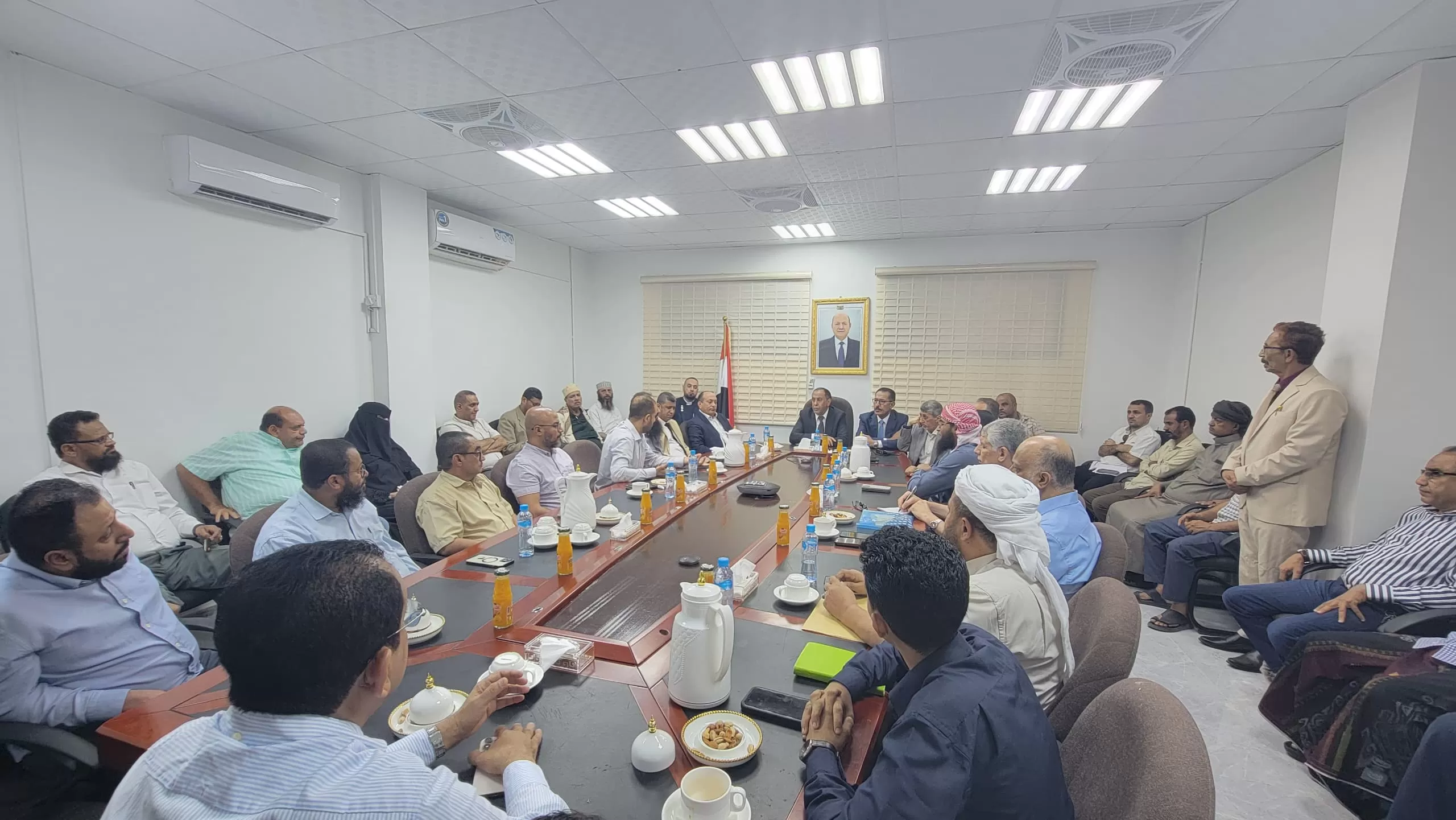 وزارة الصناعة تبحث مع التجار خفض أسعار السلع الأساسية استجابة لتحسن العملة