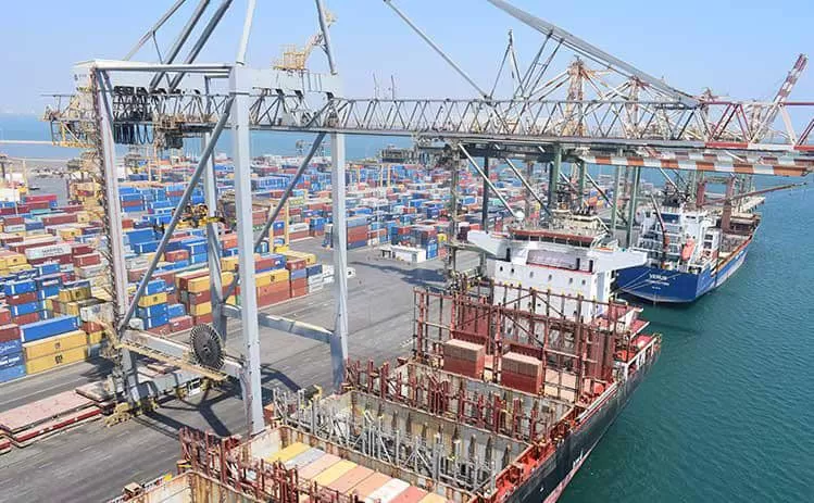 ضبط شحنة معدات طائرات مسيّرة يشعل توترا أمنيًا في ميناء عدن (تفاصيل)