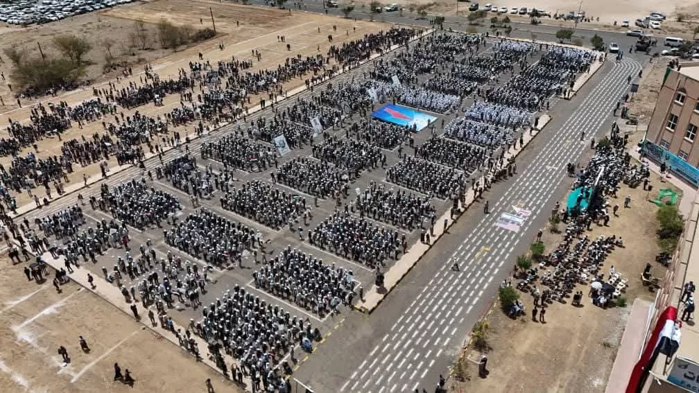 عرض عسكري للحوثيين في جامعة صنعاء يثير تحذيرات من تسييس التعليم وعسكرته