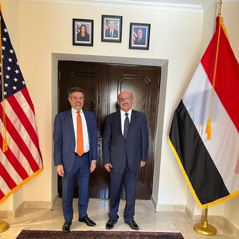 واشنطن تؤكد دعم استقلالية البنك المركزي اليمني وتشيد بتحسن الريال