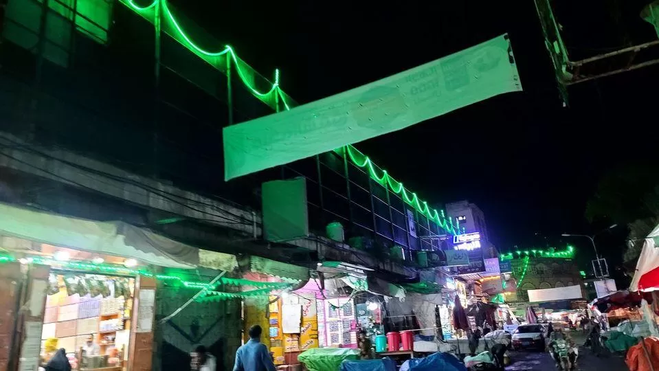 حملة حوثية تلزم تجار إب برفع شعارات المولد النبوي تحت تهديد الإغلاق والسجن