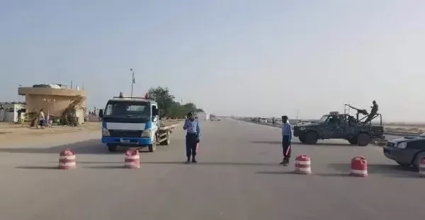 الداخلية: تفكيك شبكات تهريب وضبط 38 متهمًا بالاتجار بالبشر في المهرة