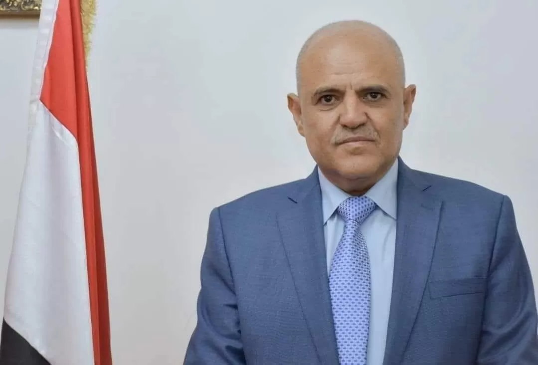 محافظ تعز يصدر حزمة توجيهات لضبط الأسعار وتعزيز الانضباط المالي