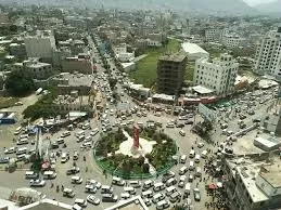 قيادي حوثي يسطو على شقق وقفية في إب ويُسكن عناصره فيها بالقوة