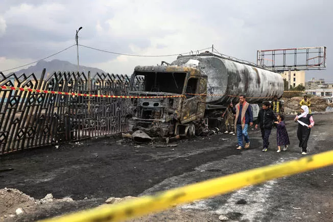 الحوثيون يعتقلون عشرات المدنيين في صنعاء بتهمة توثيق مواقع القصف الإسرائيلي