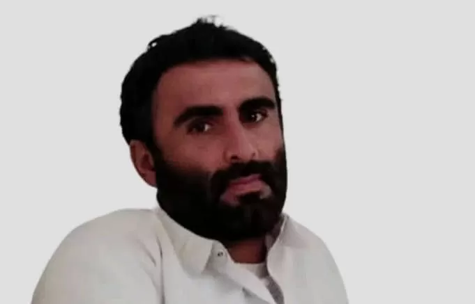 والدة مختطف في سجون الحوثيين تهدد بإحراق نفسها احتجاجًا على تعذيب نجلها