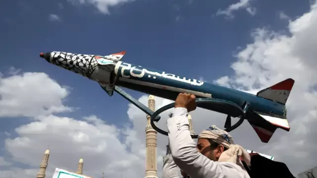 باحثون: التصعيد الحوثي يربك جهود هدنة غزة ويمنح نتنياهو ذريعة لإطالة الحرب