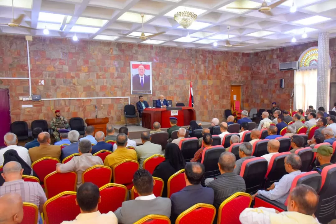 سلطات تعز تقر إنشاء صندوق دعم المعلم وتطلق المجلس الاقتصادي المحلي