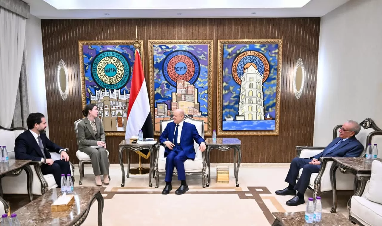 الرئيس العليمي يحذر من خطورة تدفق الأسلحة الإيرانية إلى الحوثيين