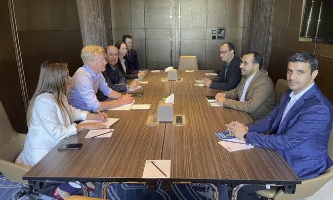 المبعوث الأممي يحذر الحوثيين من التصعيد ويطالب بوقف استهداف المدنيين