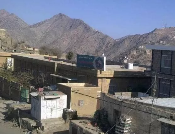 الحوثيون يقتحمون مدرسة جنوب تعز ويختطفون معلمًا مع اقتراب ذكرى سبتمبر