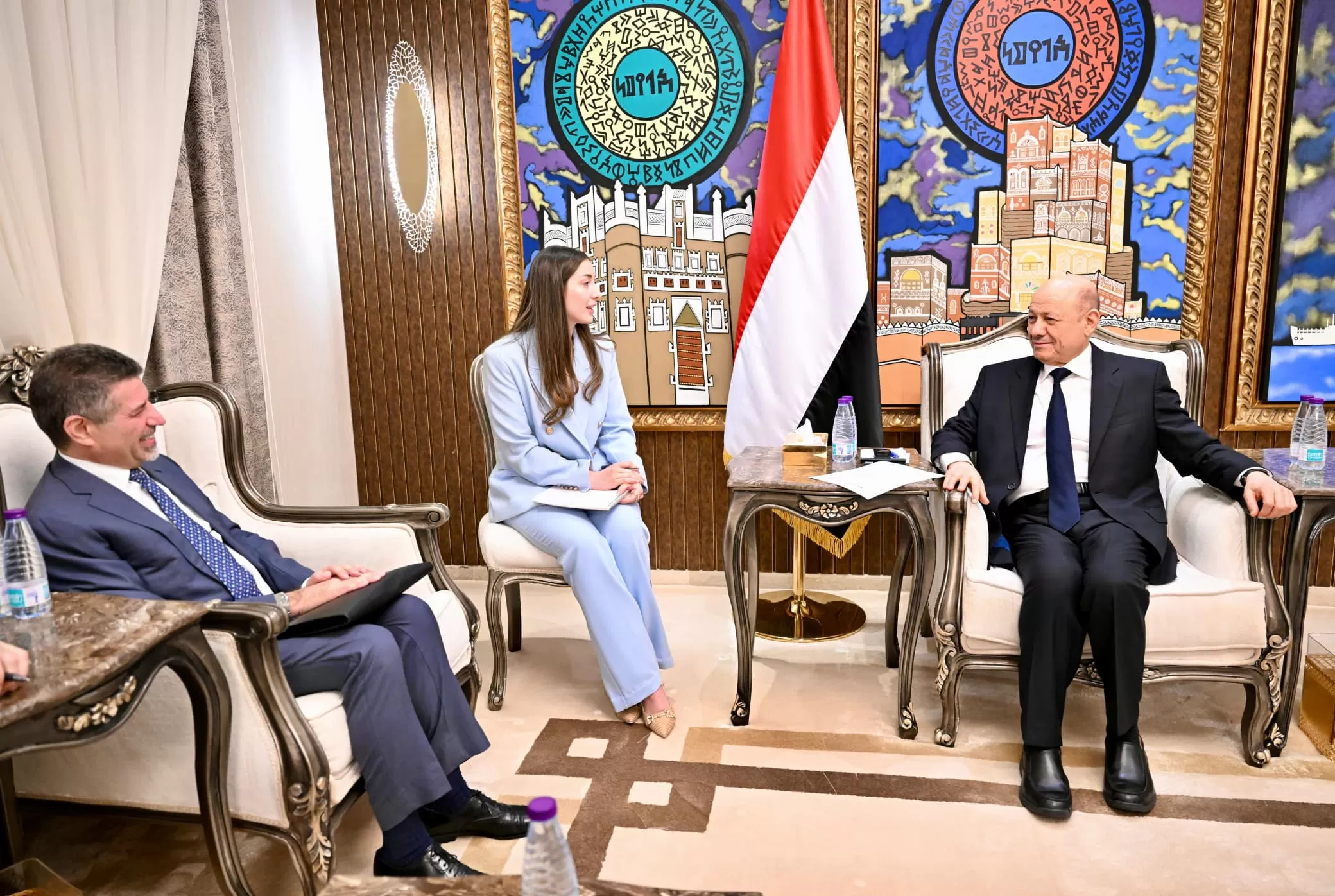 الرئيس العليمي يؤكد أهمية الشراكة الدولية في مواجهة الإرهاب ودعم الإصلاحات