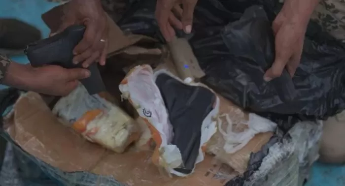 بحرية المقاومة الوطنية تحبط تهريب شحنة مسدسات في البحر الأحمر